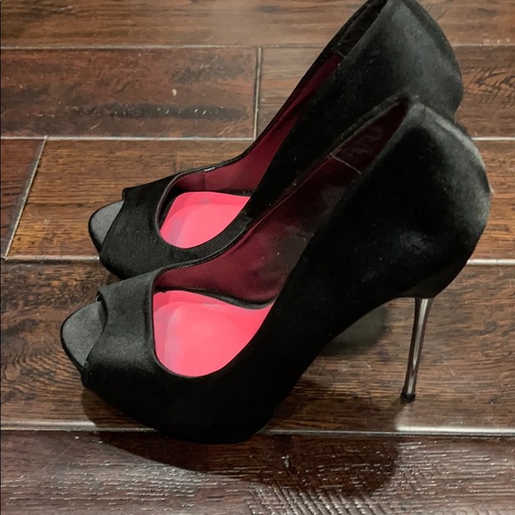 Heels - Picture 4 of 6